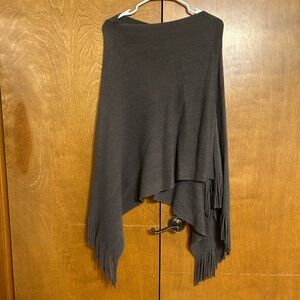Grey poncho one size. Wore once.